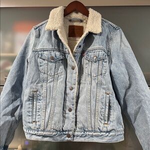 Levi’s Sherpa Lined Denim Jacket Blue Trucker Cozy Winter Classic Size M